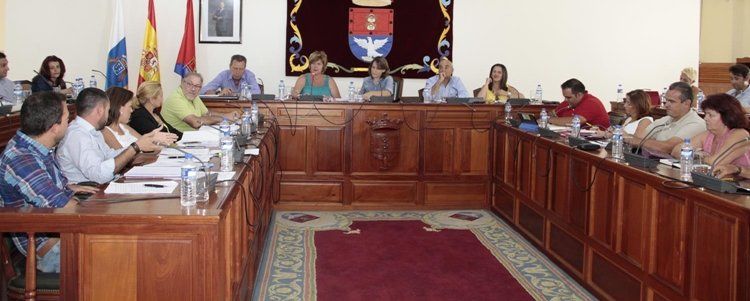 Arrecife aprueba definitivamente su presupuesto y Eva de Anta pide "disculpas" por el retraso