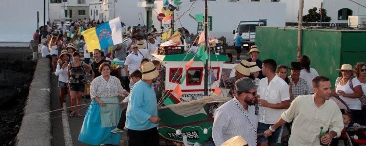 Punta Mujeres celebra la romería marinera del Pino