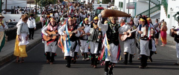 Miles de personas se acercaron a honrar a la Virgen de Los Dolores