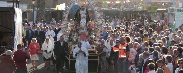 Multitudinaria Misa y procesión en honor a Los Dolores en Mancha Blanca