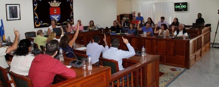 Arrecife aprueba abrir la Avenida en un sentido en un pleno cargado de tensión y reproches