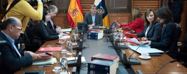 Clavijo afronta su primer Consejo de Gobierno en minoría y sin nombrar nuevos consejeros