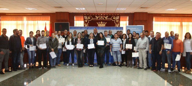 Un centenar de alumnos del programa 'Más formación, mejor empleo' recibe sus diplomas