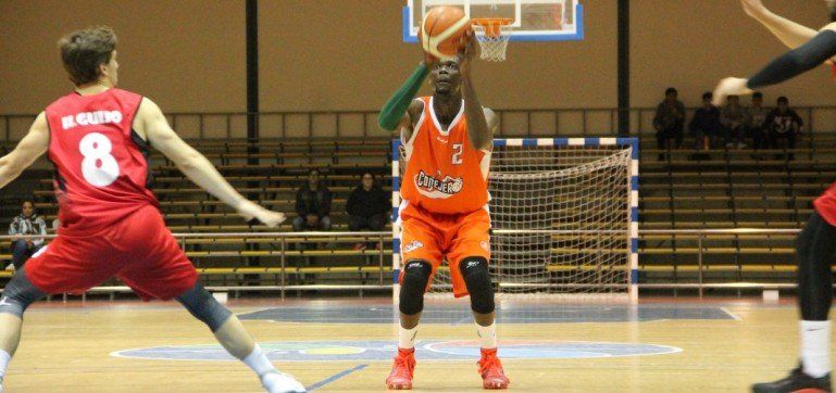 El Aloe Plus Lanzarote Conejero cayó en la prórroga ante el Isover Basket Azuqueca