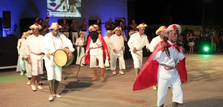 El Carnaval Tradicional inundó las calles de La Villa