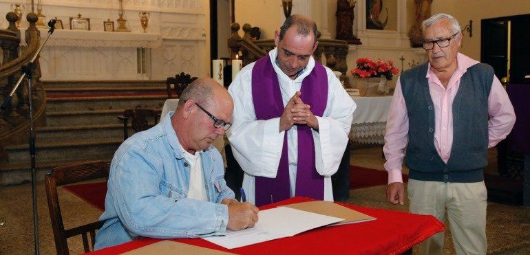 La familia Valle de Salas dona un lienzo de arte sacro de Juan de Miranda a la parroquia de Teguise