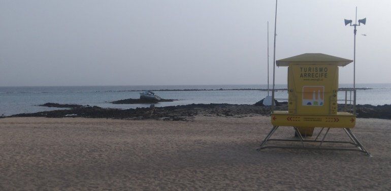 Dos detenidos por el robo con violencia de unas zapatillas en la playa de El Reducto