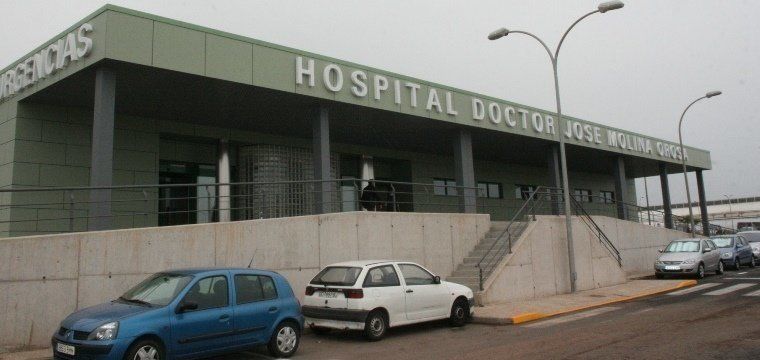 Sanidad expedienta a una médico del Molina Orosa que denunció falta de medios para detectar cáncer