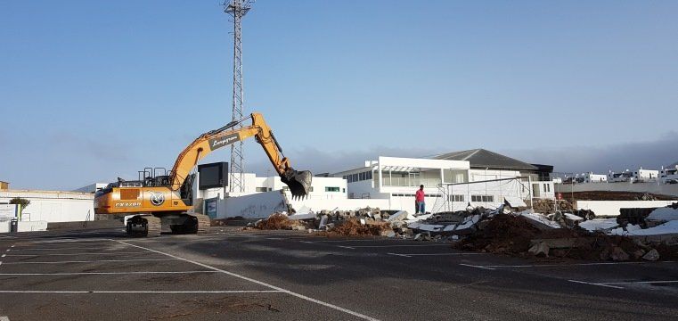 El Ayuntamiento construye un nuevo cerramiento exterior para la Ciudad Deportiva de Tías