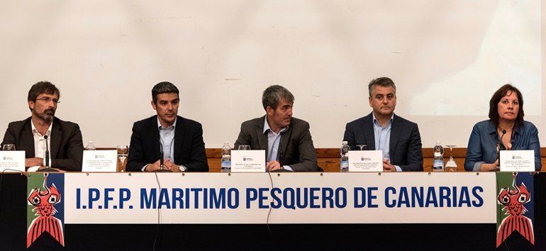 Clavijo inaugura el curso en la Escuela de Pesca y defiende que es una "pieza clave" para diversificar la economía