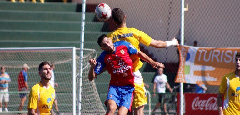 El San Fernando solo pudo vencer a la UD Lanzarote cuando se quedó con 10 jugadores (0-2)