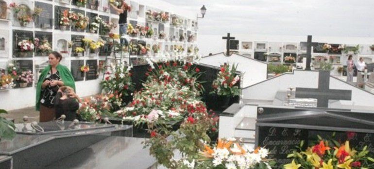 El cementerio de Arrecife vuelve a ofrecer enterramientos en tumbas familiares todos los días