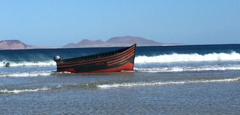 Llega una patera a Famara y localizan al menos a dos menores