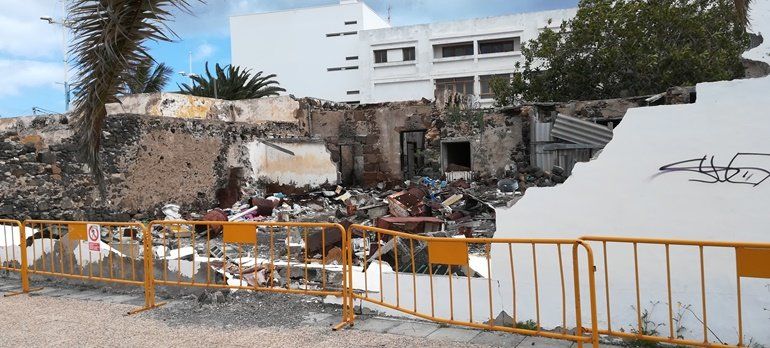 Denuncia el "peligro" de derrumbe y la imagen "negativa" de una casa "en ruinas" de El Charco