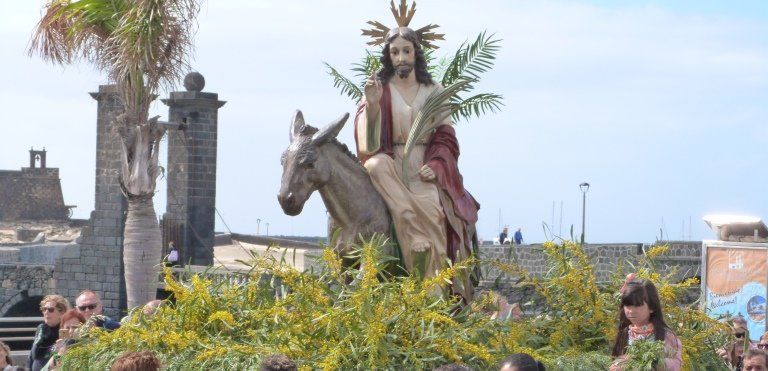 Arrecife celebra con pasión  la procesión del Domingo de Ramos