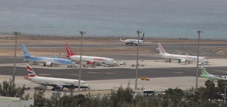 El Gobierno canario se compromete a mediar ante una multa de AENA por una suelta de palomas en Lanzarote