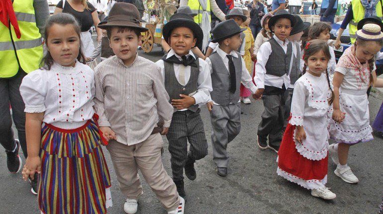 El colegio Nieves Toledo celebra el Día de Canarias con un pasacalle por Arrecife