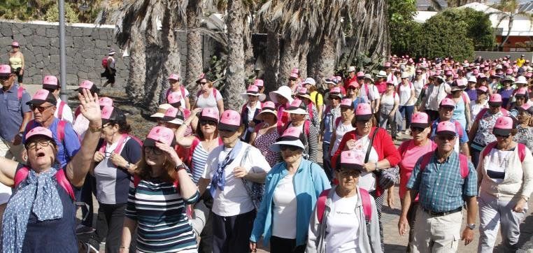 Cuatrocientos mayores participan en la caminata insular organizada por el Ayuntamiento de Arrecife