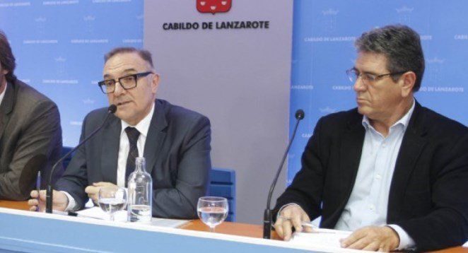 El pleno de Arrecife reprueba a José Manuel Baltar y Erasmo García por su gestión en la sanidad