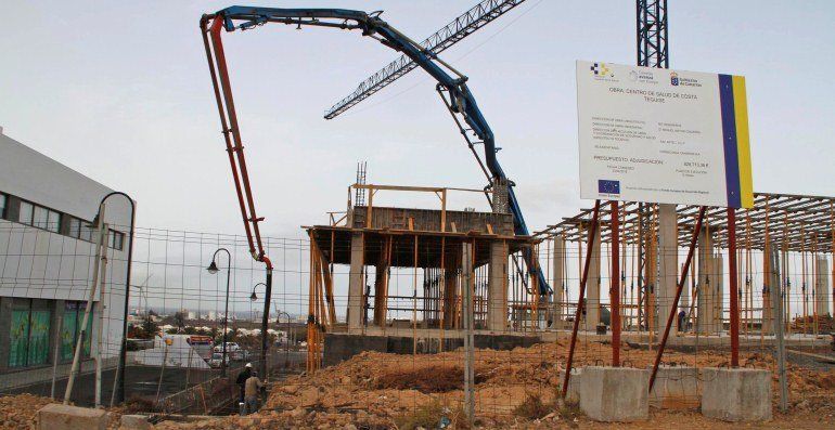 Oswaldo Betancort destaca el "buen ritmo" de las obras del Centro de Salud de Costa Teguise