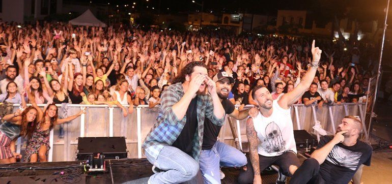 Cientos de personas disfrutaron del concierto de Efecto Pasillo en Playa Blanca