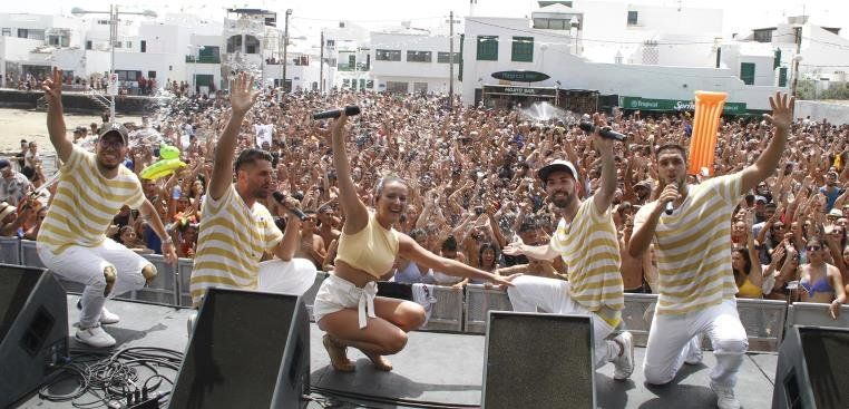 La verbena del agua cierra las fiestas de Famara en honor al Sagrado Corazón de María