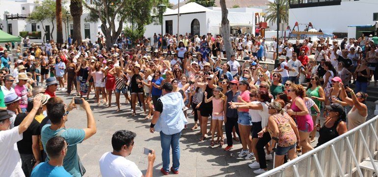 Yaiza vive una tarde de pop-rock dentro de las fiestas de Los Remedios