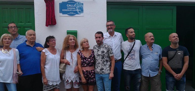 Emotivo homenaje a Eugenia González en Punta Mujeres, donde una calle ha sido bautizada con su nombre