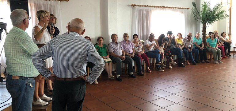 Los mayores de Arrecife celebraron su día con una excursión y baile en Mancha Blanca