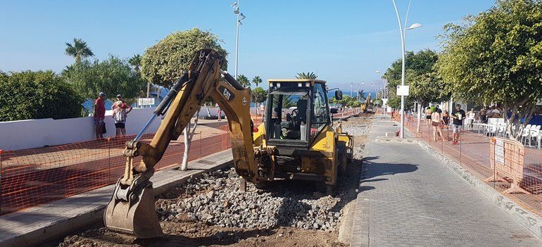 Arrancan las obras de renovación del asfalto de la Avenida de las Playas de Puerto del Carmen