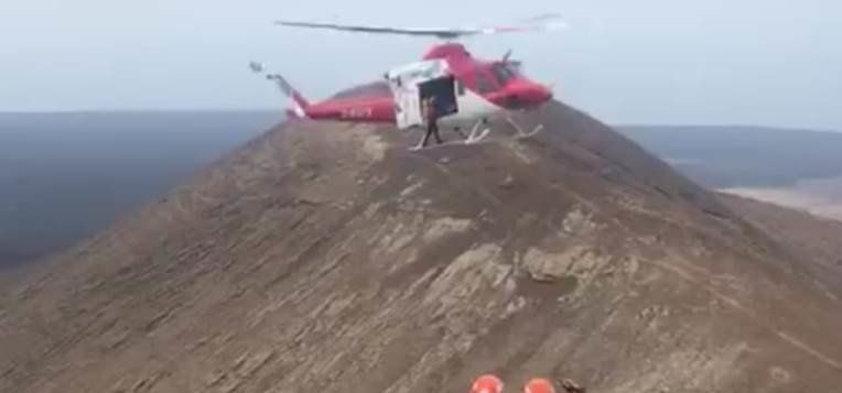 Rescatan en helicóptero a una senderista herida en la zona de Caldera Blanca en Tinajo