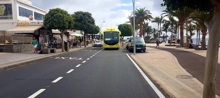 Abierta al tráfico la Avenida de las Playas de Puerto del Carmen tras concluir los trabajos de reasfalto