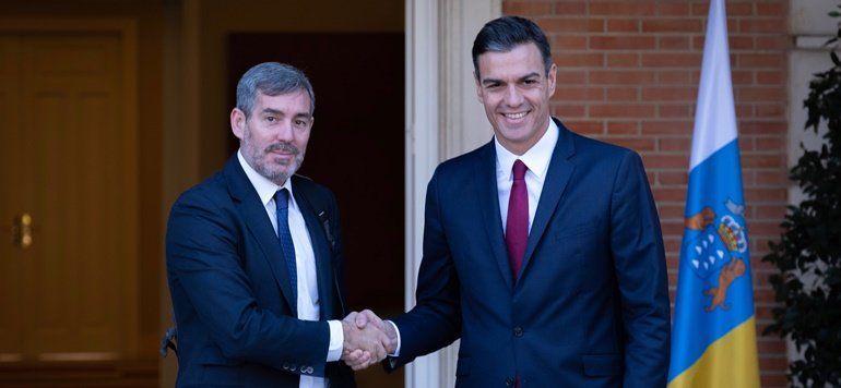 Pedro Sánchez se compromete a enviar a Lanzarote un representante del Gobierno por la llegada de pateras