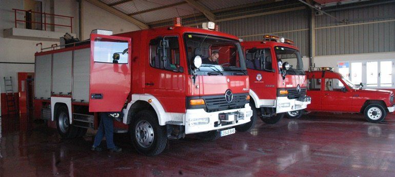 Dos personas intoxicadas por inhalación de humo en el incendio de un edificio en Arrecife