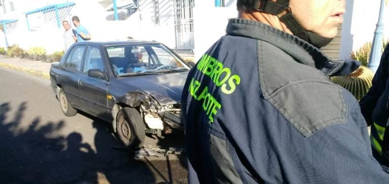 Dos heridos tras la colisión de dos coches en Playa Blanca