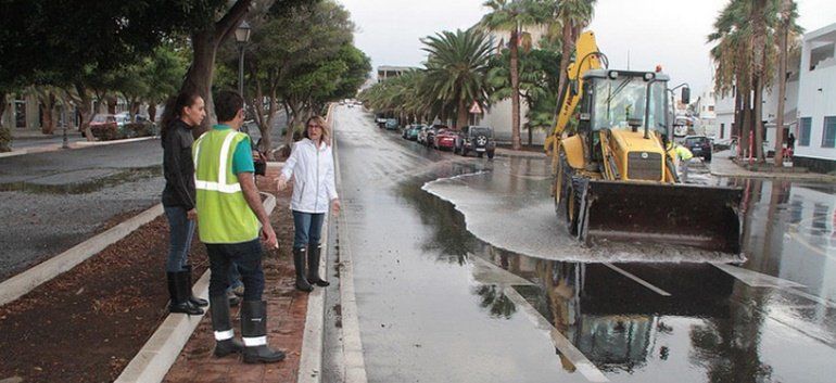 La alcaldesa de Arrecife exige a Eugenio y a San Ginés soluciones urgentes para la red de saneamiento