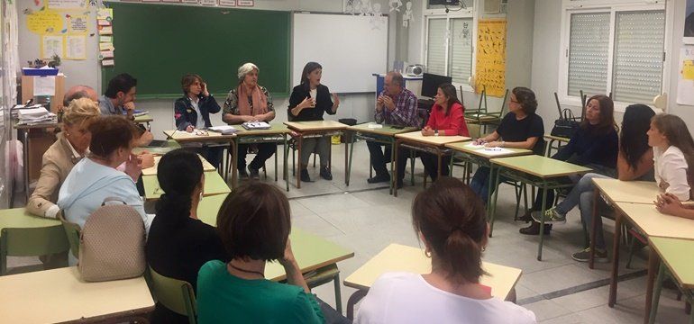 Gobierno y Ayuntamiento se reúnen con la comunidad educativa de La Destila tras las quejas de los padres