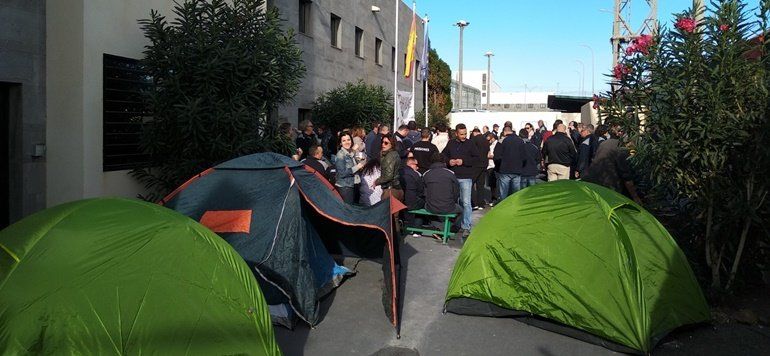 Los funcionarios de la cárcel de Tahíche llevan a cabo una acampada en el último día de huelga