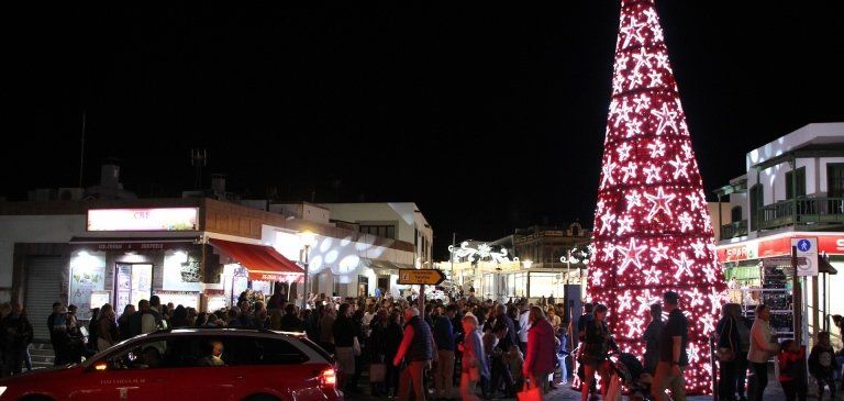 Yaiza inaugura el encendido navideño