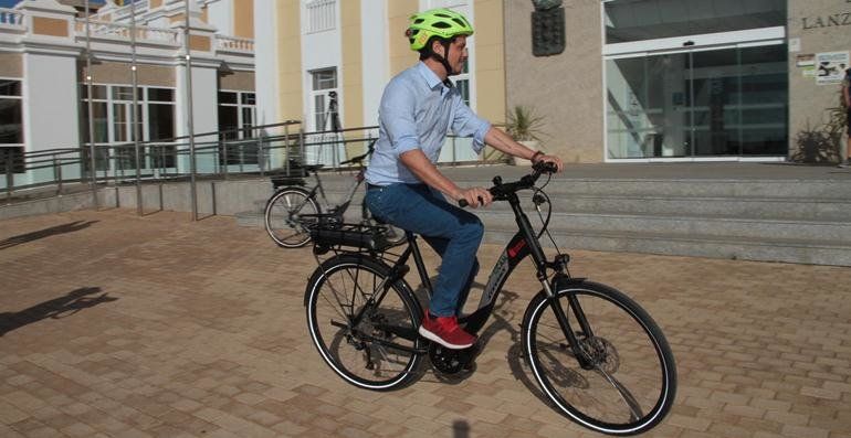 El Cabildo compra dos bicicletas eléctricas por 4.000 euros utilizando fondos del FDCAN