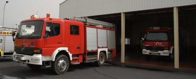 Tres personas trasladadas a un centro de salud por inhalación de humo en un incendio en Arrecife