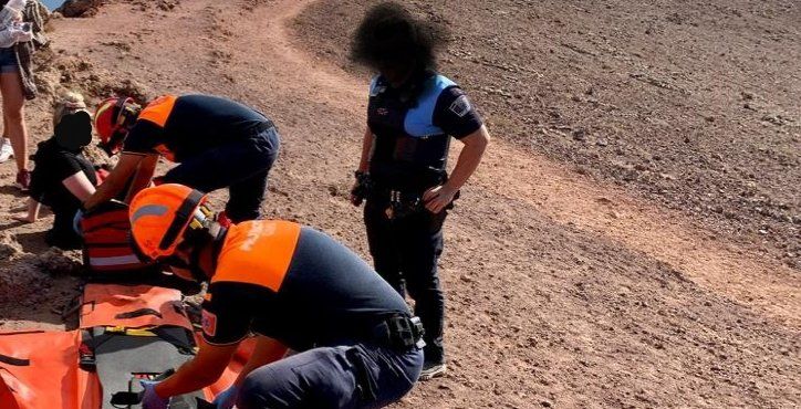 Rescatan a una joven que habría sufrido un esguince de tobillo en Montaña Roja