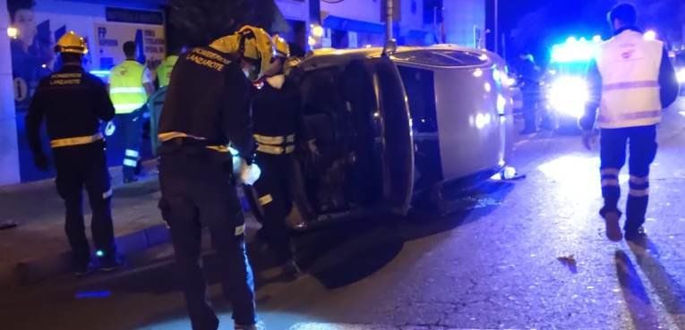 Vuelca un coche en la Rambla Medular de Arrecife