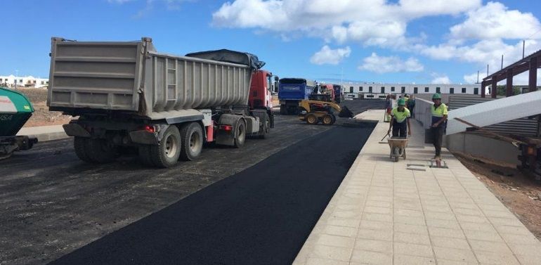 Yaiza ultima la ejecución de la calle Roma en la trasera del CEO Playa Blanca