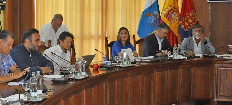 CC acusa al gobierno del Cabildo de "mofarse de la ciudadanía" por no eliminar el impuesto al combustible