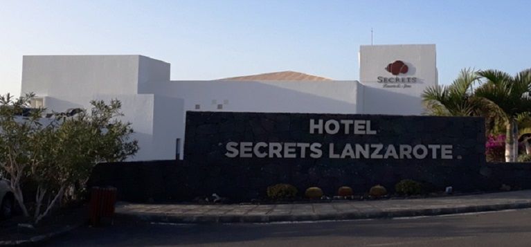 La Embajada confirma la versión de los becarios y desmonta las acusaciones del hotel contra ellos