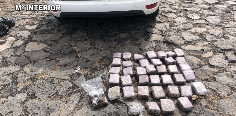 La Guardia Civil detiene por tráfico de drogas a cinco personas en Lanzarote