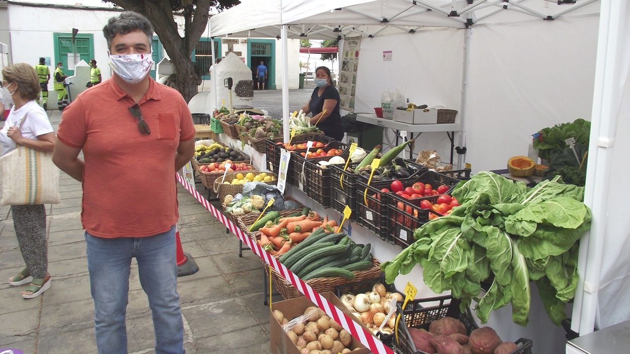 Armando Santana, en el mercado hortofrutícola de Arrecife