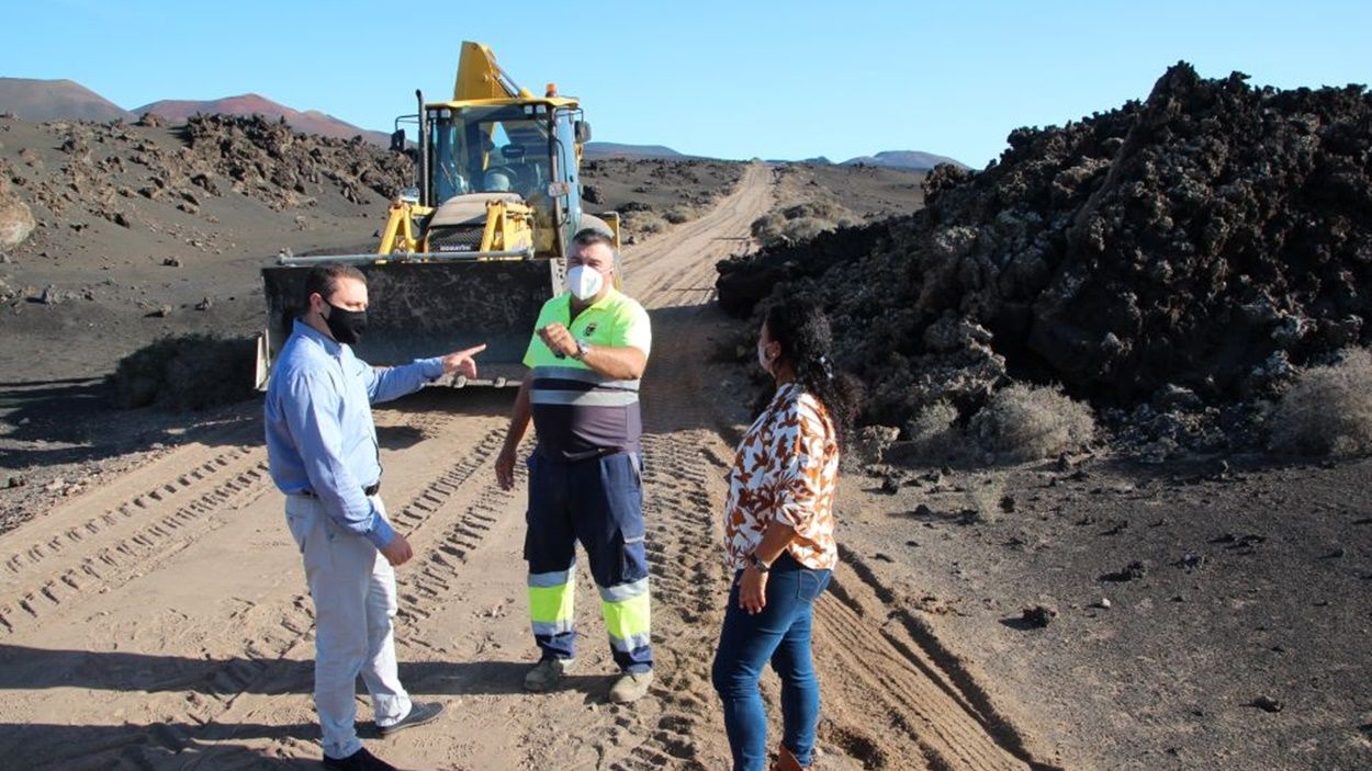 Trabajos de acondicionamiento de ka senda de los camellos en el Parque Natural de Los Volcanes