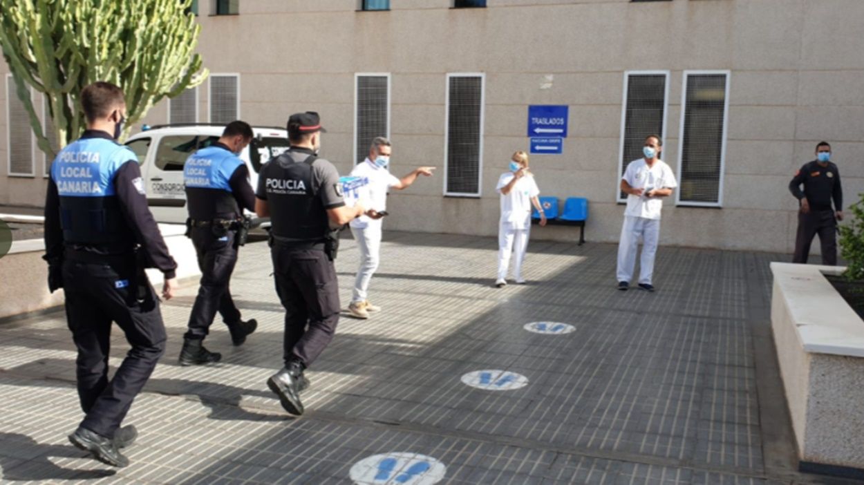 Momento de entrega de la segunda remesa de vacunas contra el Covid en el Centro de Salud de Valterra